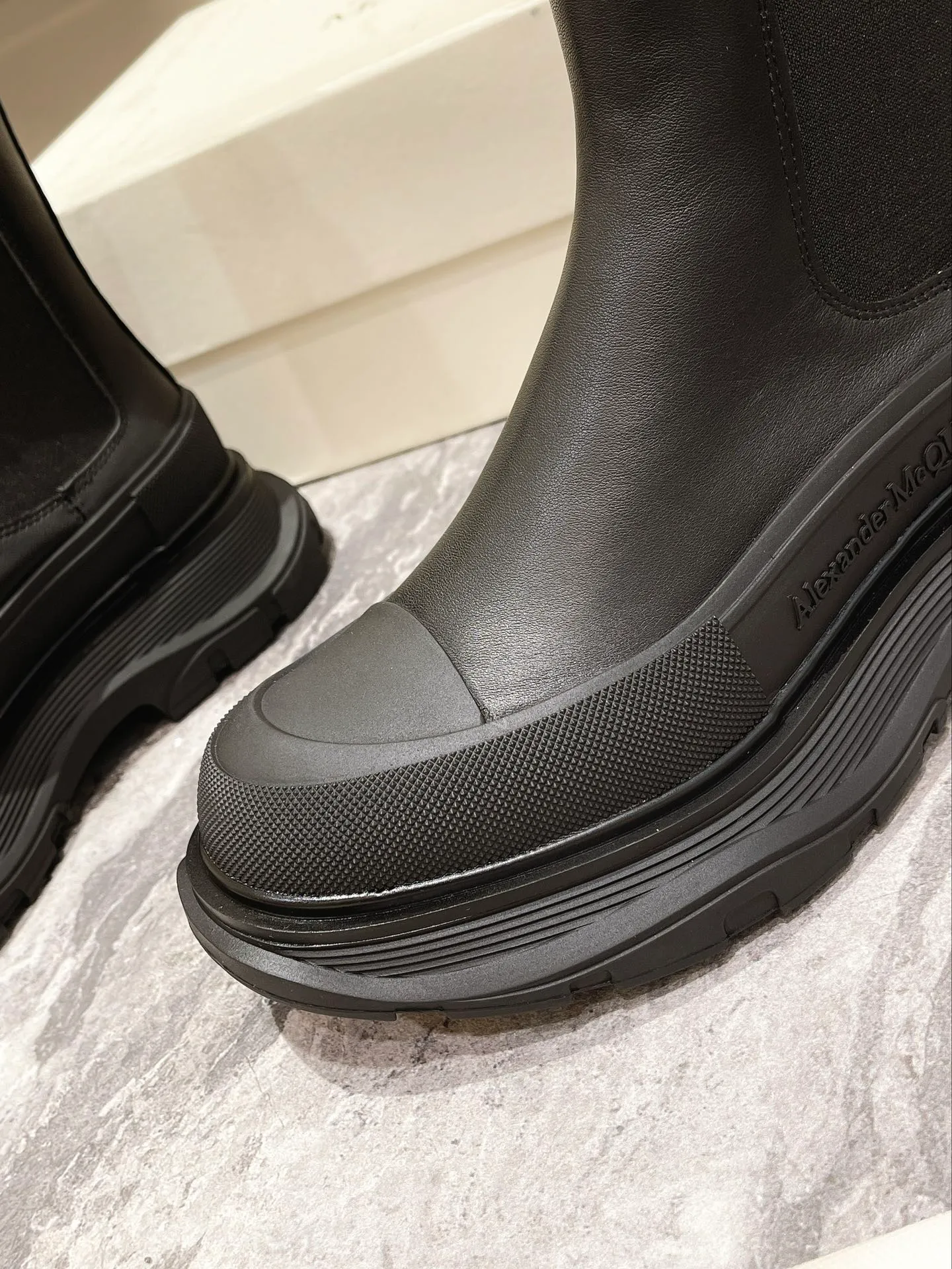 👟👟Ex-factory price 560💰💰The popular ALEXANDER MCQUEEN Alexander McQueen Chelsea boots Original T👟👟Ex-factory price blue black